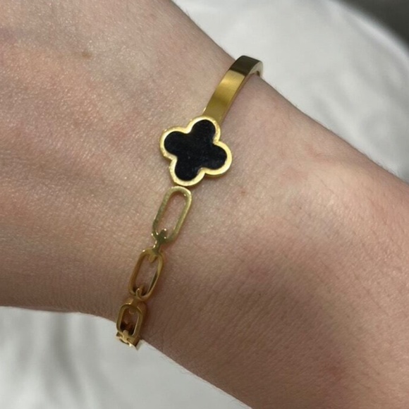 BellanBlue Jewelry - Stainless Steal Flower Cuff Bangle